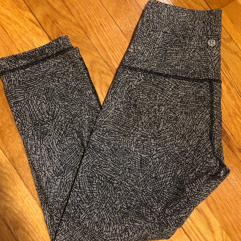 Lululemon Athletica cropped leggings black multi 6